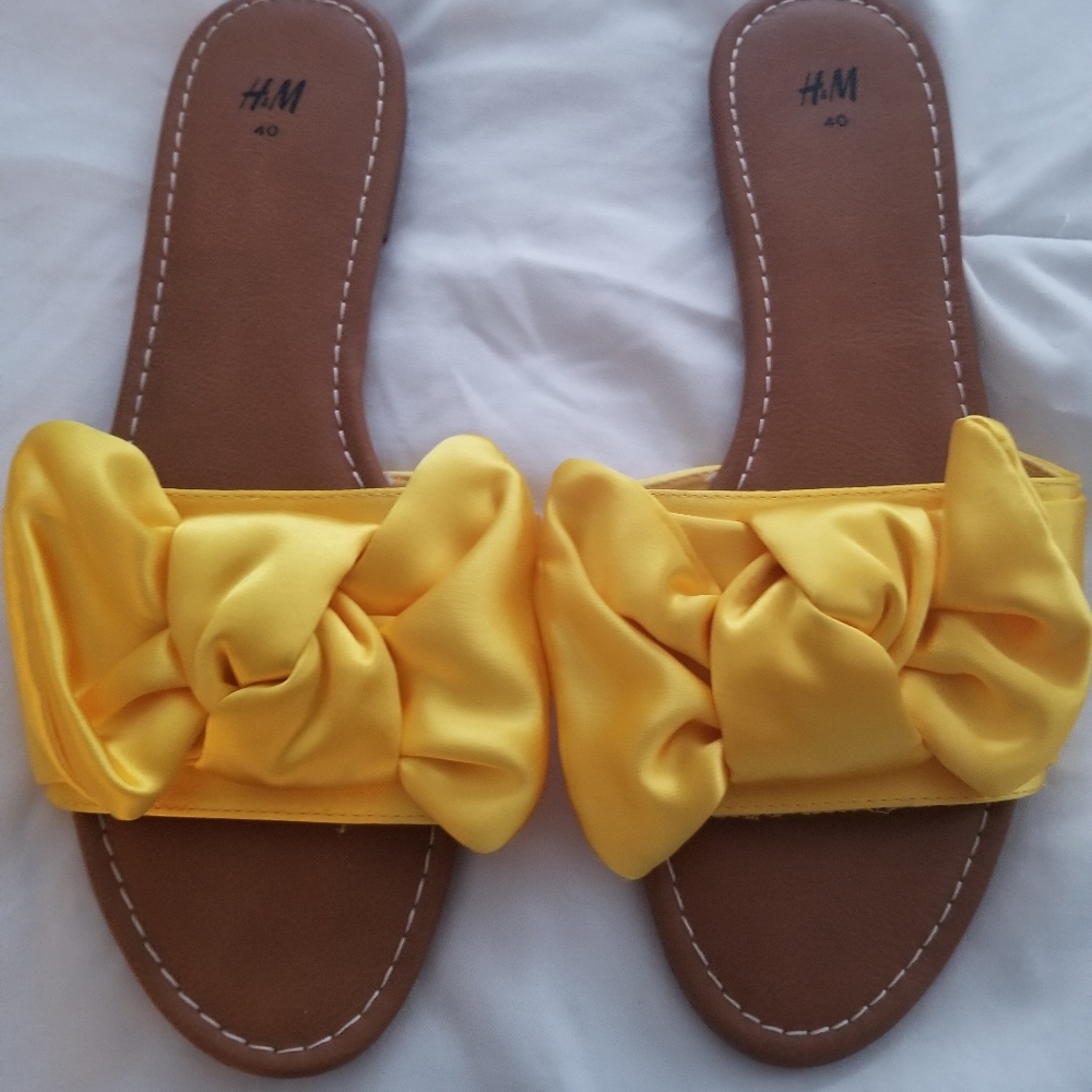 HM slides size 40 in EU , 9.5 US